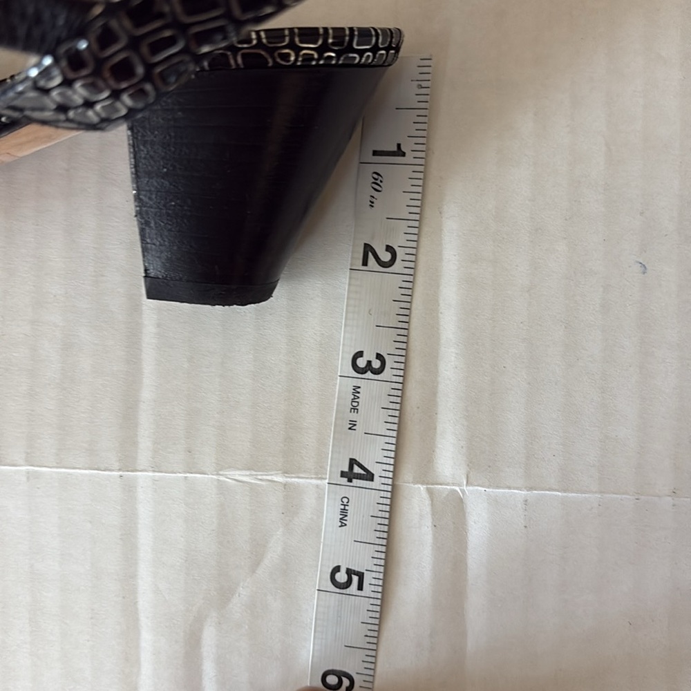 Amalfi by Rangoni Sandals, leather, Black with silver accents, size 9.5 - Picture 7 of 8
